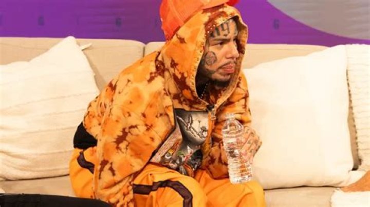 6ix9ine Claims He Hit The Studio With Lul Tim, Videos Surface