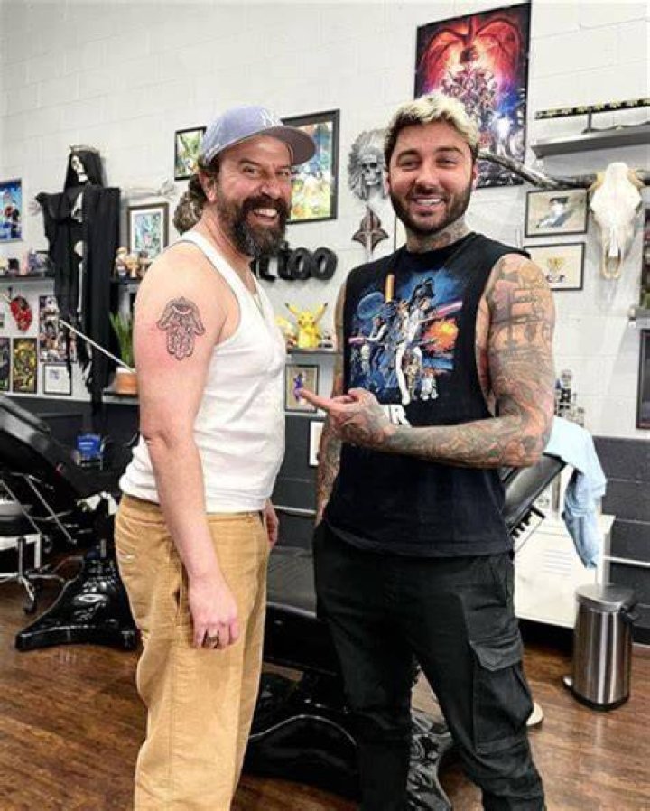 Aaron De Mey: dating, net worth, tattoos, smoking & body facts