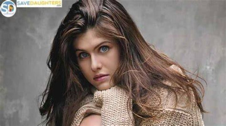Alexandra Daddario Biography, Age, Height, Husband, Net Worth, Family