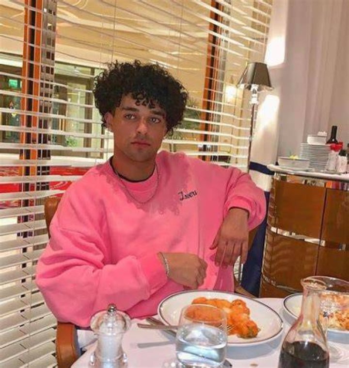 Ari Aguirre is a foodie