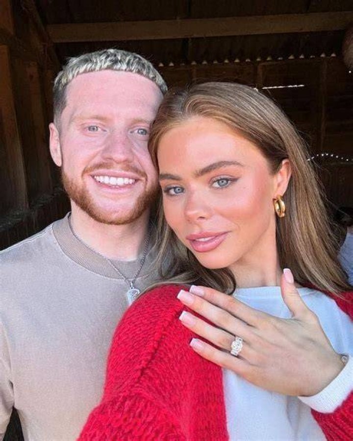 
Behzinga Shared A Daughter Olive Ottilie Payne With Girlfriend Faith Kelly 