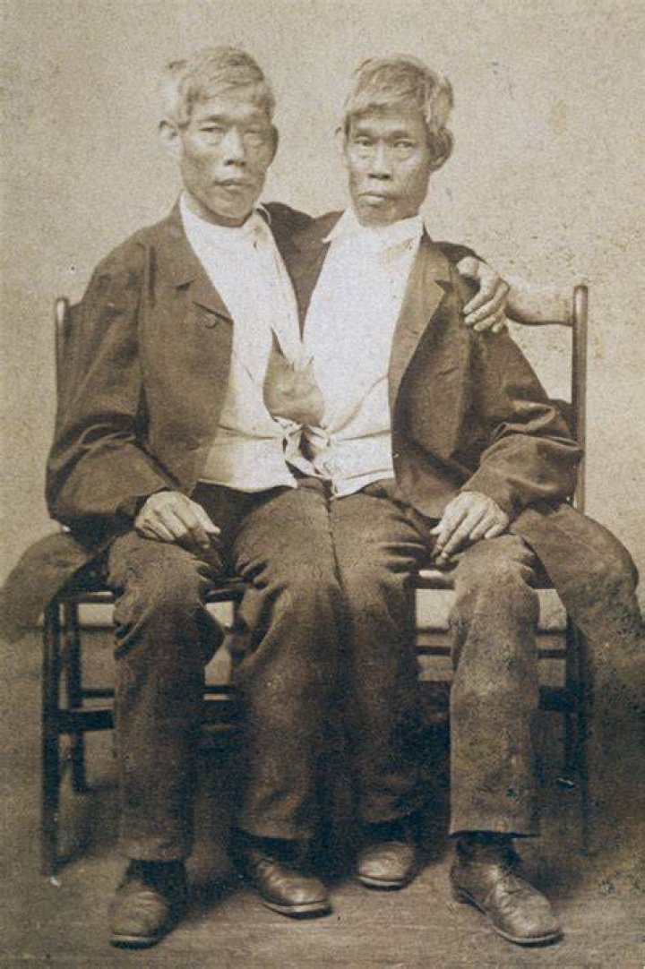 Chang And Eng Bunker With Their Family