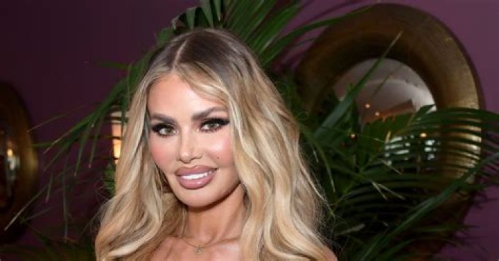 Chloe Sims promoting product
