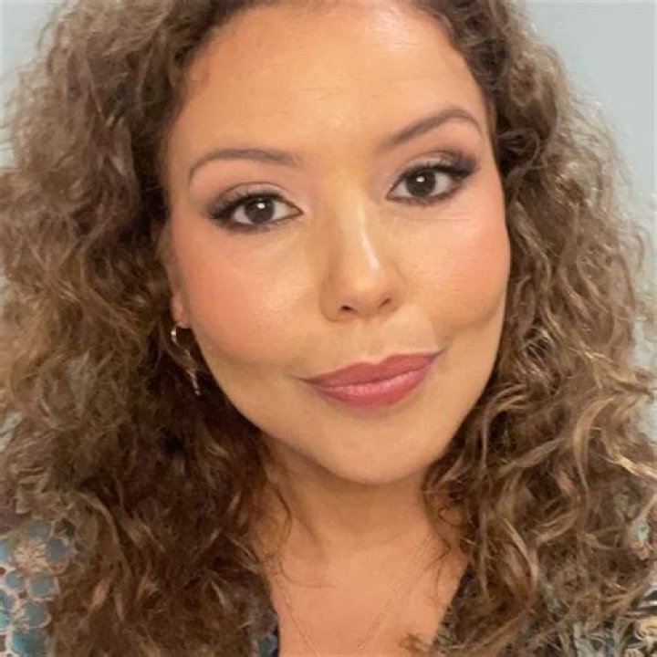 Cindy Chavez Biography, Age, Height, Husband, Net Worth, Family