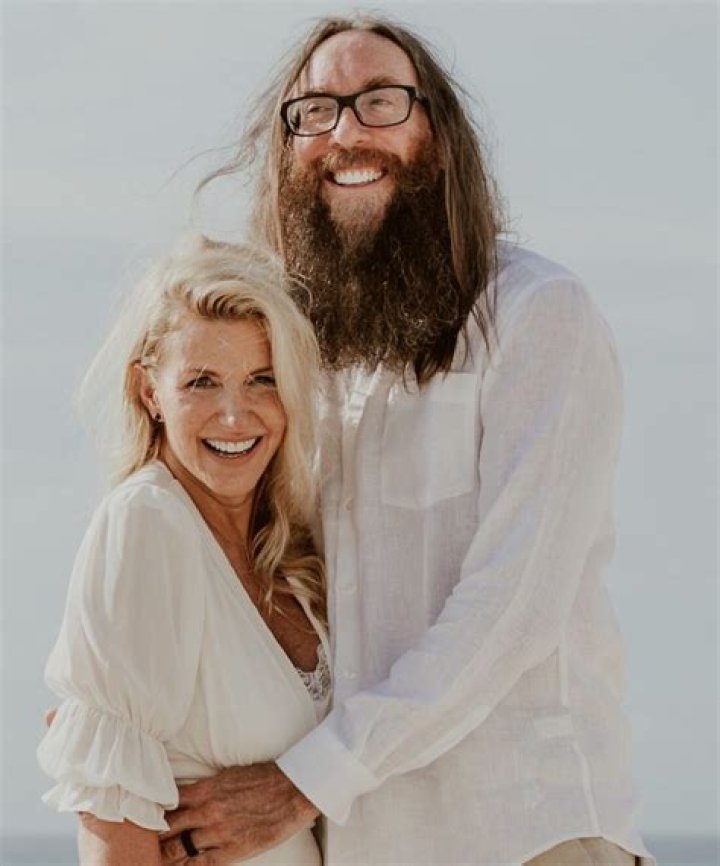 David Crowder: Wife, net worth, tattoos, smoking & body facts