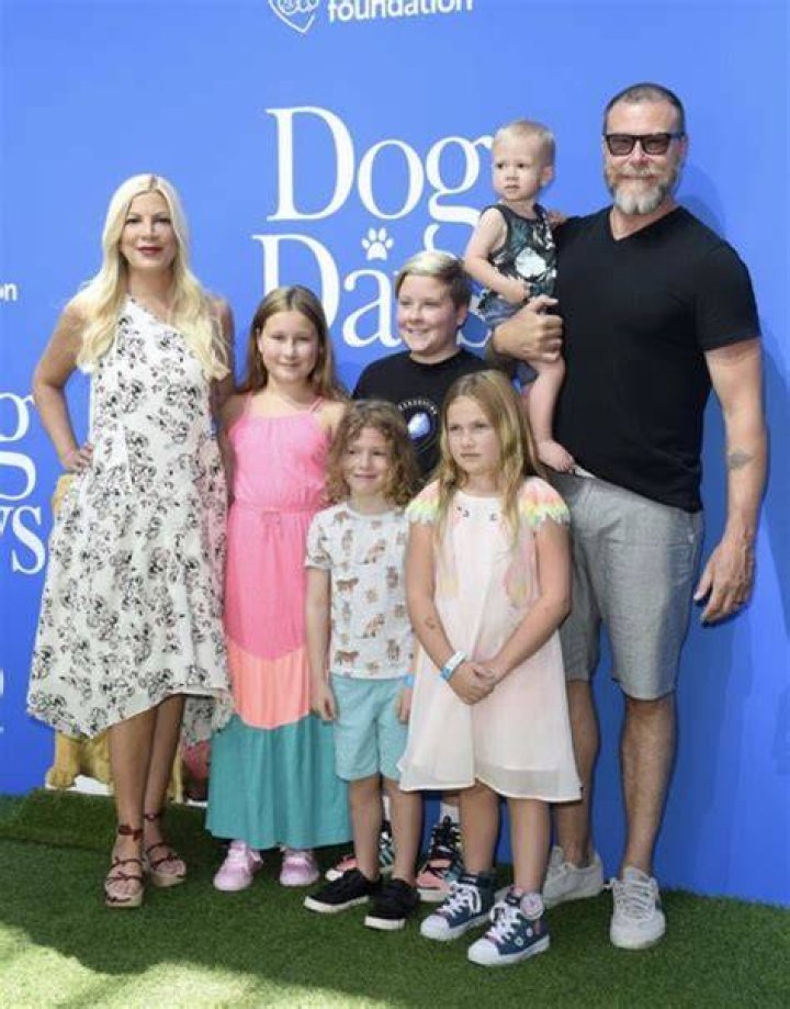 Dean McDermott with his family