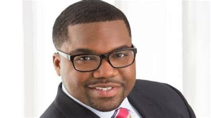 
Demond Fernandez Wiki: Is He Married? Family And Ethnicity 