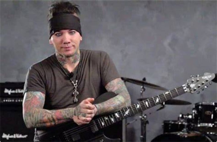 DJ Ashba Biography, Age, Height, Wife, Net Worth, Family