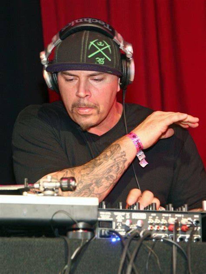 DJ Muggs Biography, Age, Height, Wife, Net Worth, Family