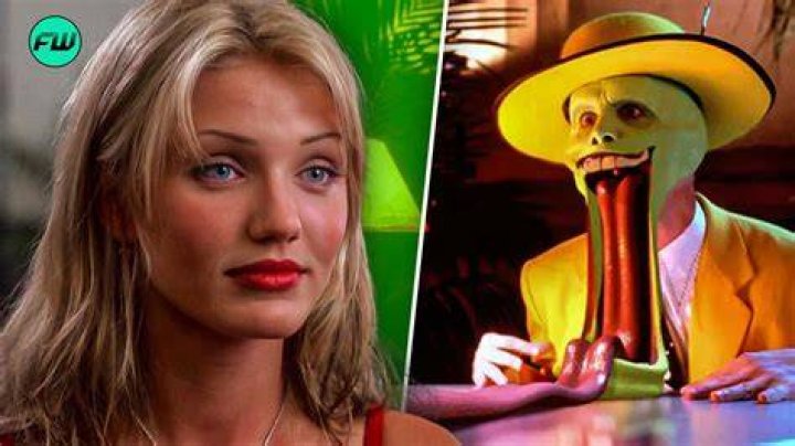 Does Cameron Diaz sing in the movie The Mask?
