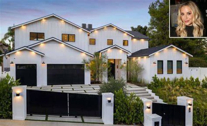 Dorit Kemsley house