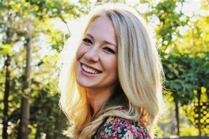 Elise Cavanna Biography, Age, Height, Husband, Net Worth, Family