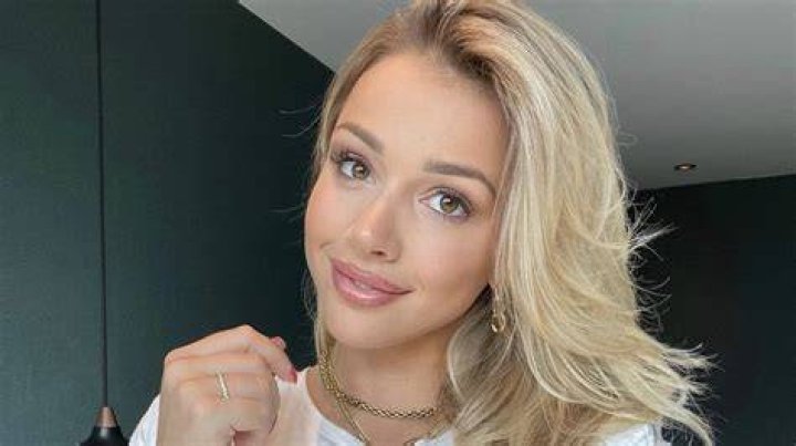 Emma Heesters collaborated with Ronnie Flex