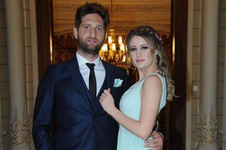 Gizem Karaca Biography, Age, Height, Husband, Net Worth, Family