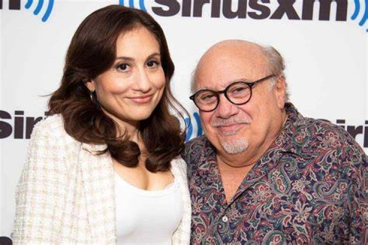 Grace Fan Devito (Danny DeVito Daughter) Age, Bio, Wiki, Height, Weight, Boyfriend, Net Worth, Facts