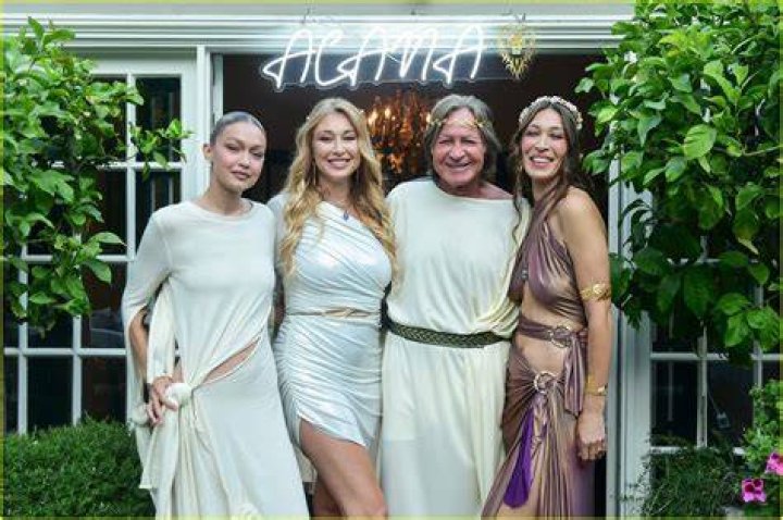 Hadid with his family members