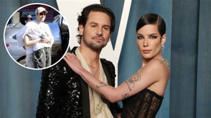 Halsey and G-Eazy showing PDA at a concert
