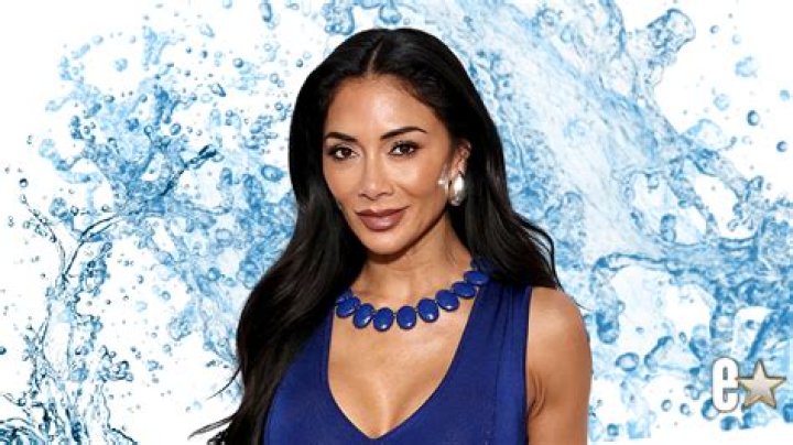 How tall is Nicole Sherzinger