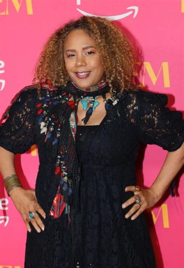 How tall is Rachel True