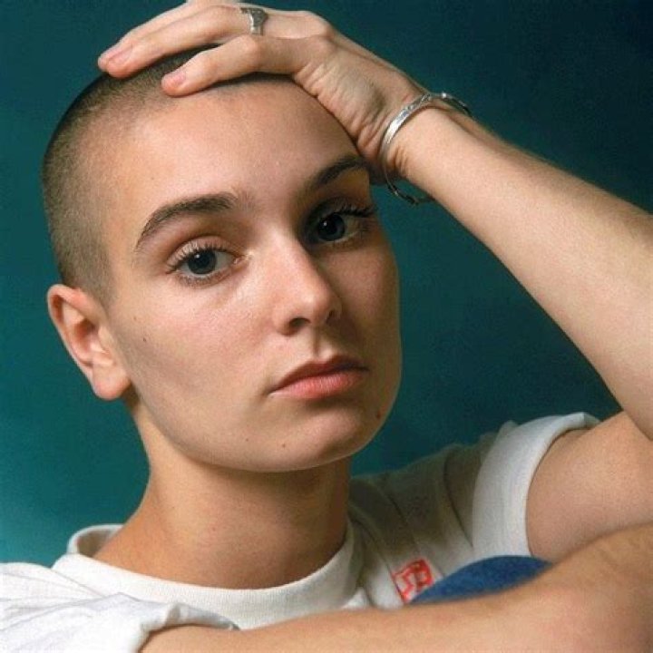 How tall is Sinead O'Connor