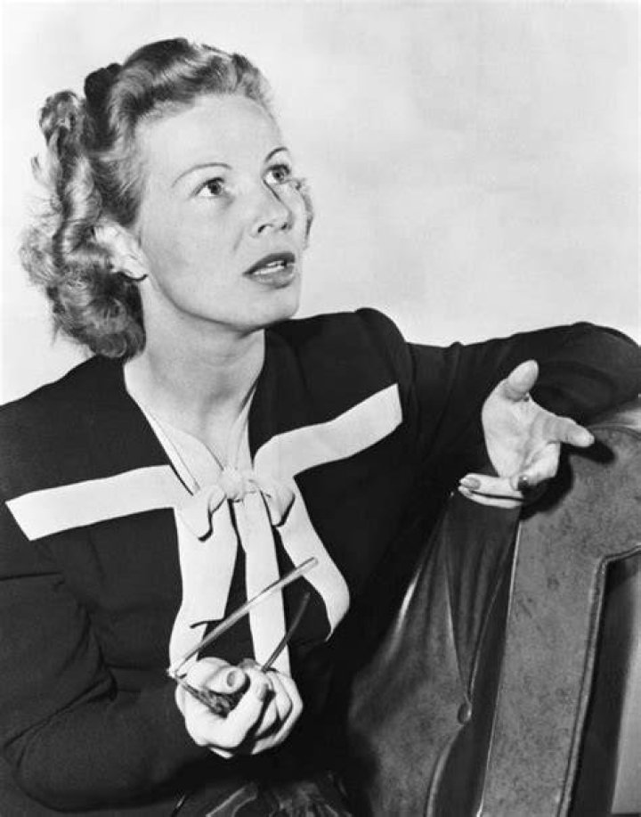Inga Arvad Sitting