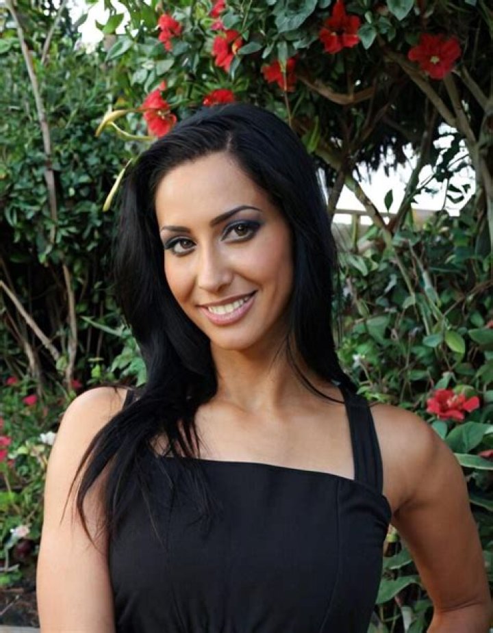 Isis Love Biography, Age, Height, Husband, Net Worth, Family