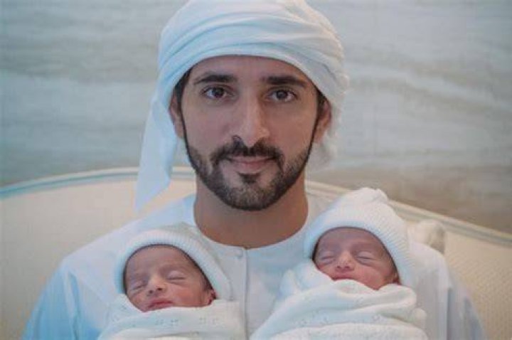 Javed with his son Hamdan Afridi and daughter Alveena Afridi
