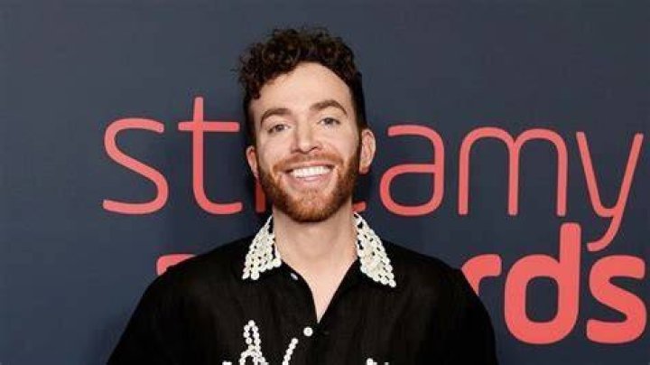 Josh Helfgott estimated Instagram earning