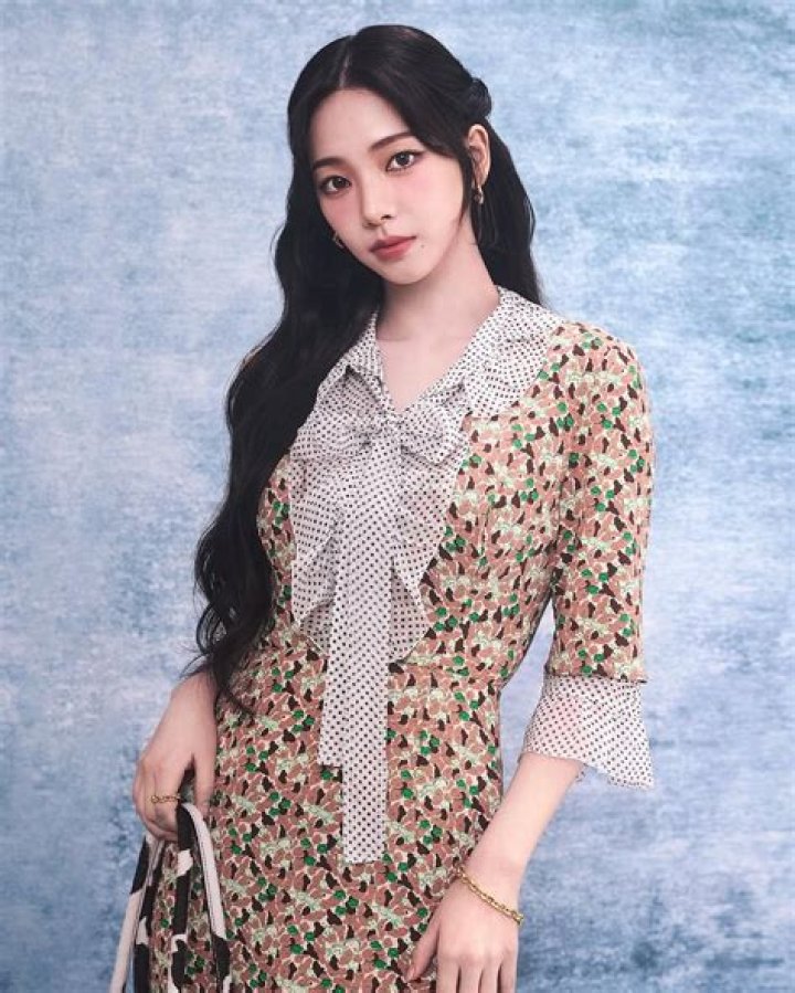 Karina is a fashion influencer