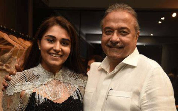 Kishor Bajaj with daughter Kresha and wife Kintu