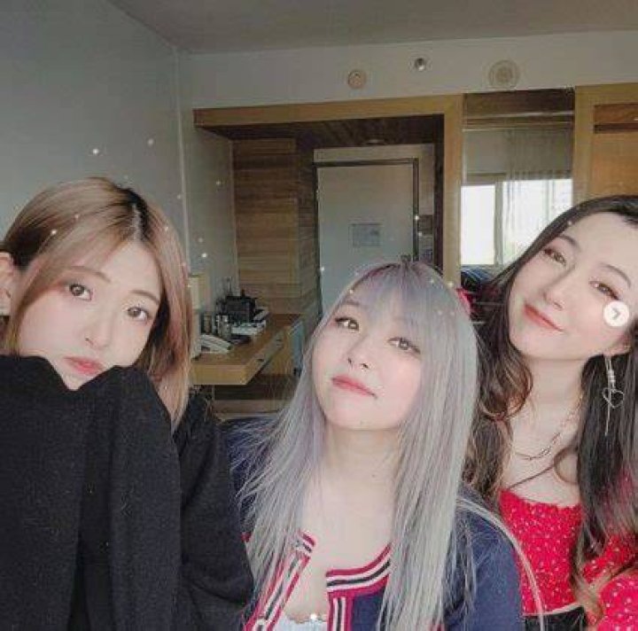 Kkatamina with her friends Fuslie and Yvonne Ng