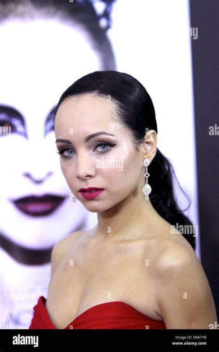 Ksenia solo black swan