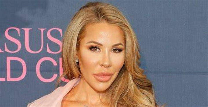 Lisa Hochstein height