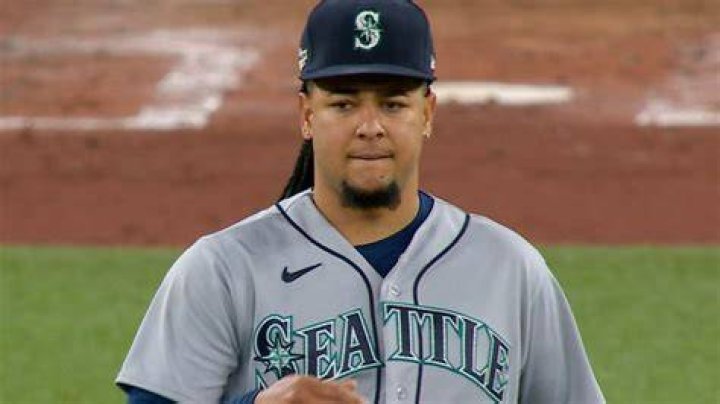 Luis Castillo Biography, Age, Height, Wife, Net Worth, Family
