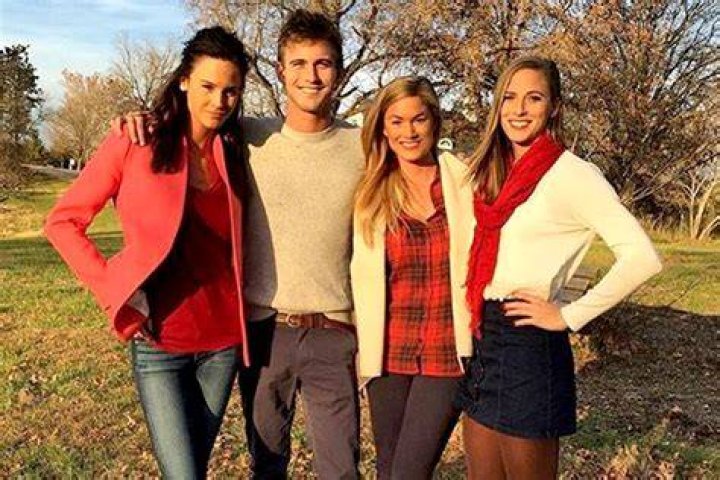 Meghan King with her siblings Julie King, Caitlin King, and RJ King