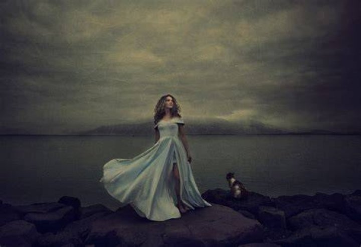 Melissa Hutchinson is a photographer