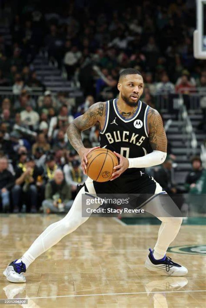 Milwaukee Bucks v Los Angeles Lakers