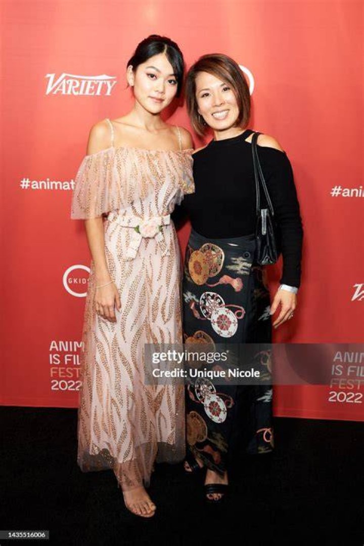 Momona Tamada with her mother