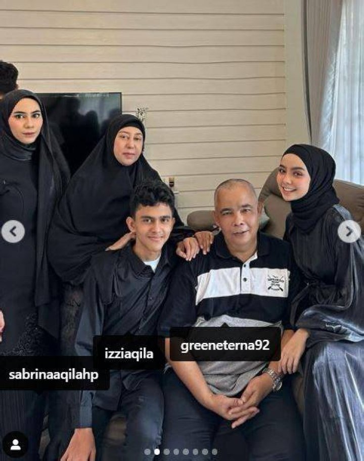 Nesa Aqila with her family