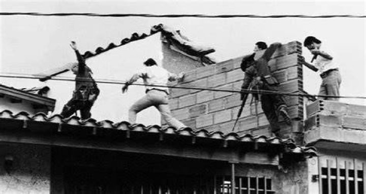 Pablo Escobar Rooftop Chase