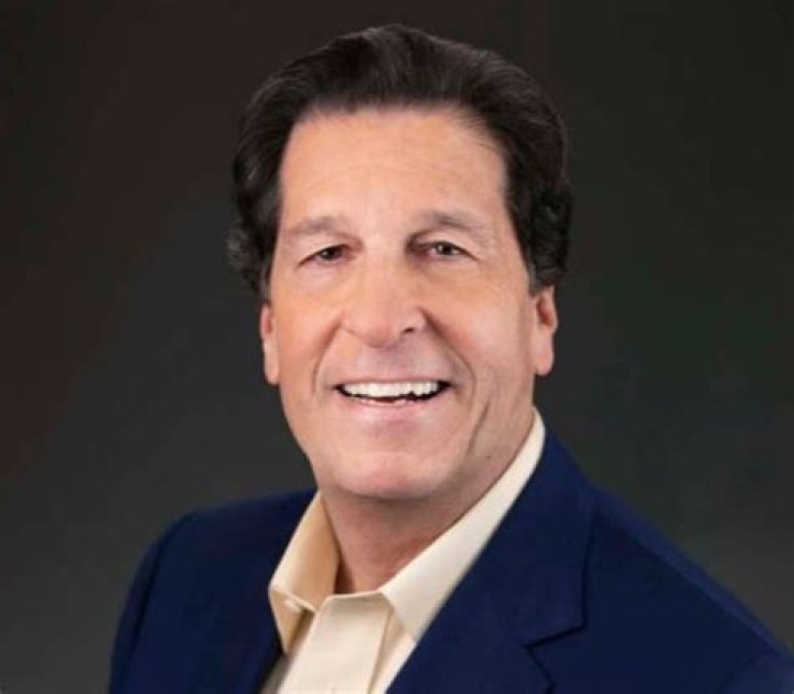 Peter Roth Biography, Wikipedia (Education & Early Life)