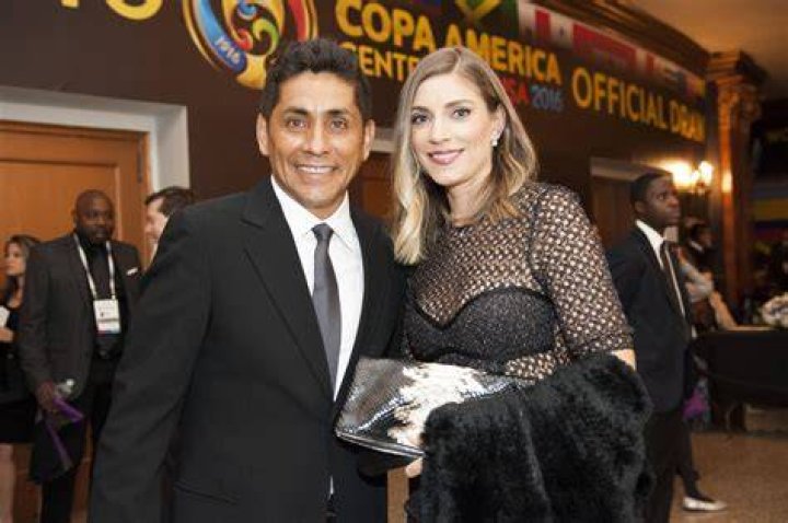 ¿Quién es la esposa de Joe Elliott? – Celebrity.fm