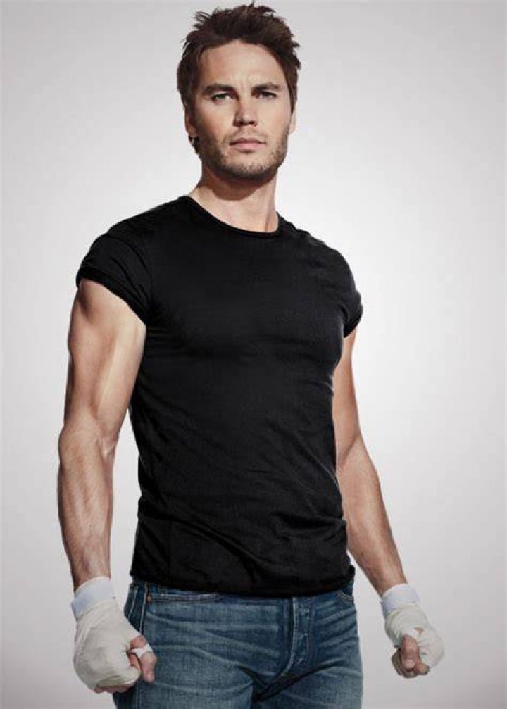 Taylor Kitsch: dating, net worth, tattoos, smoking & body facts