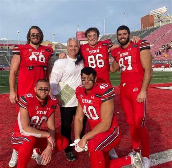 Thomas Yassmin with his teammates