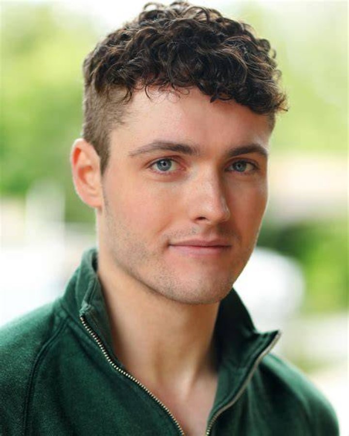 Tom Lewis Age, Birthday & Zodiac Sign