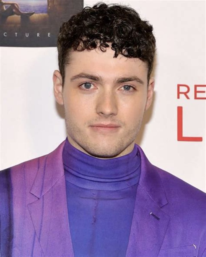 Tom Lewis Career, TV Shows & Profession