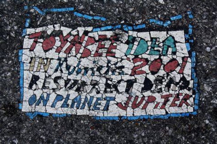 Toynbee Tiles