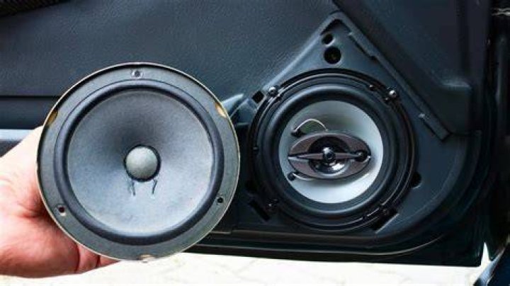 What size speakers are in a 2002 honda civic