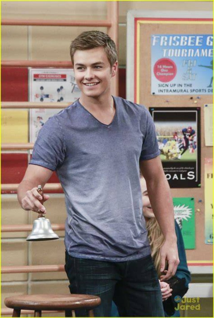 Who was the girl in the video with Peyton Meyer?